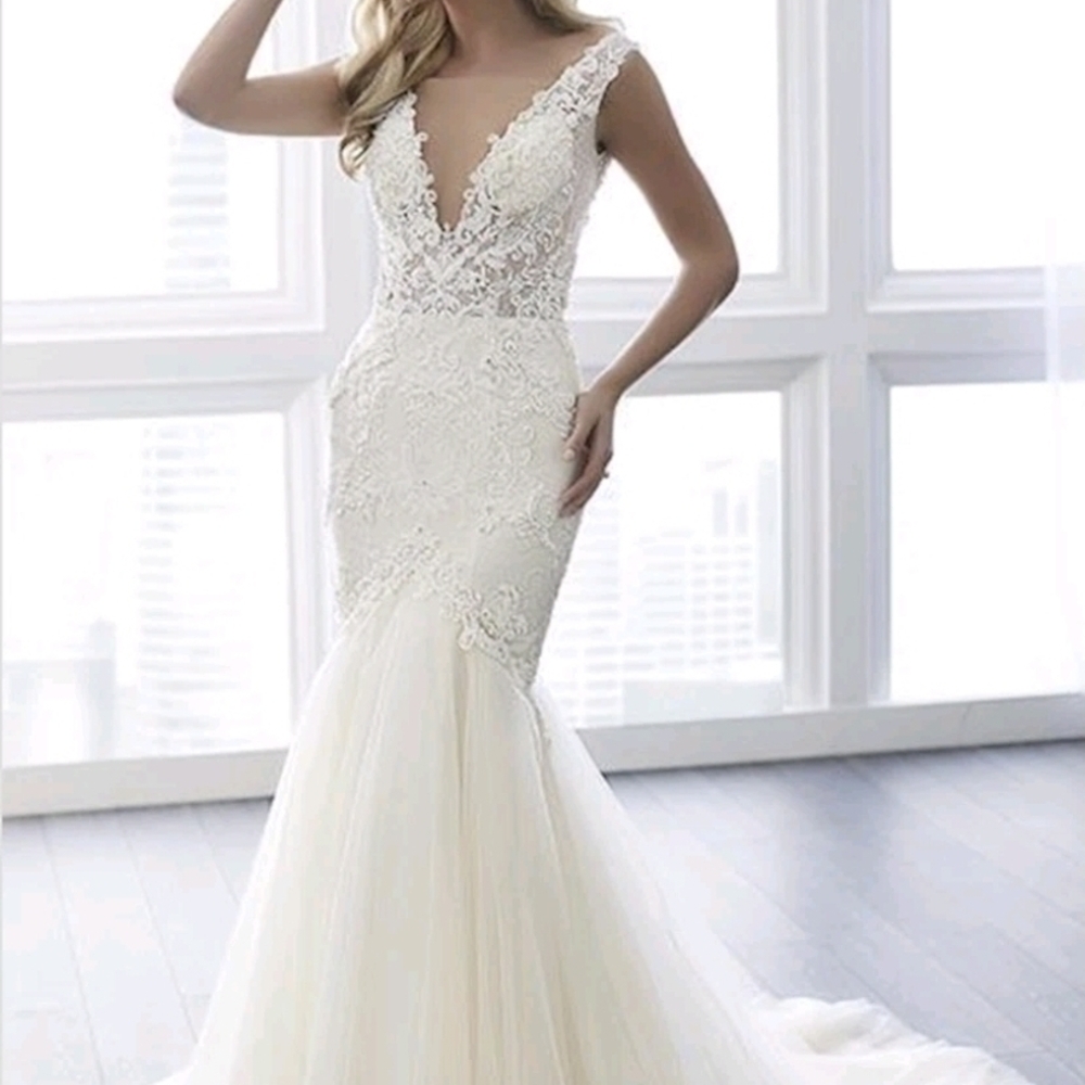 Christina Wu Ivory Lace Mermaid Wedding Dress size 16 nwt